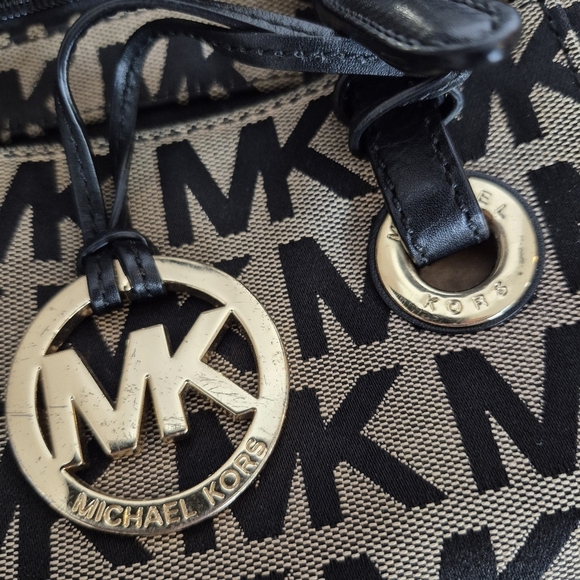 Michael Kors Jet Set Canvas Tote Bag - Picture 8 of 15